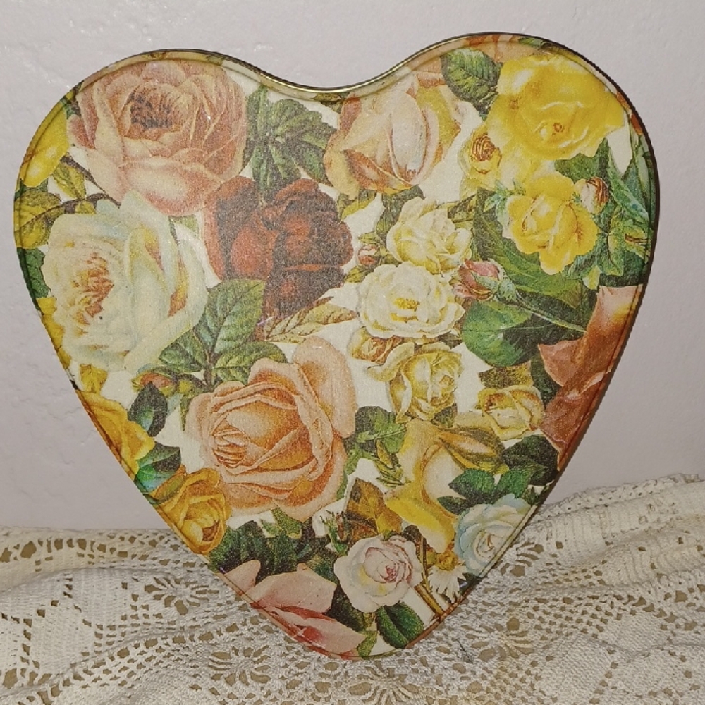 Floral Heart-Shaped Vintage Design